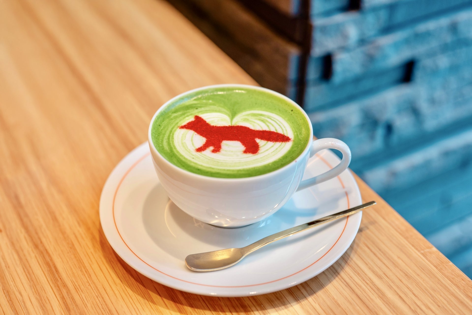 Матча лате поза кав’ярнями